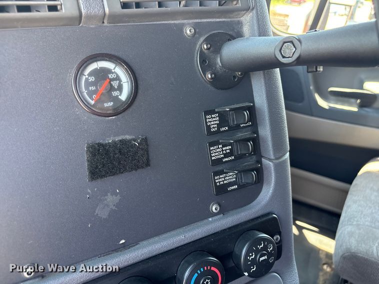 image for item EF1230 2012 Freightliner Cascadia semi truck