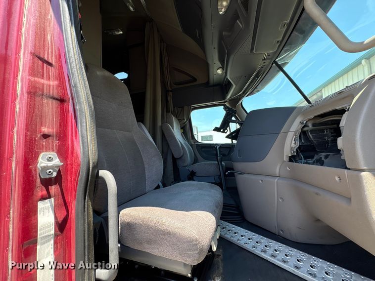 image for item EF1230 2012 Freightliner Cascadia semi truck