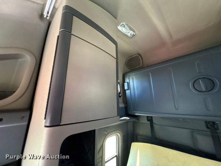 image for item EF1230 2012 Freightliner Cascadia semi truck