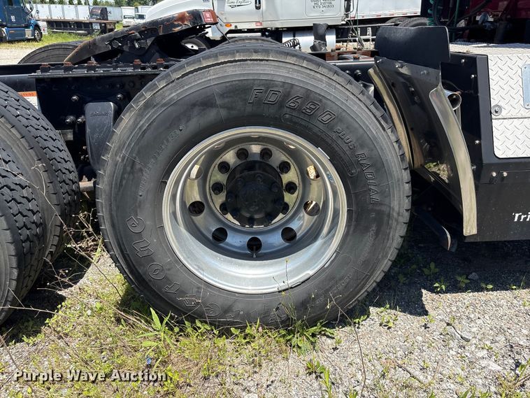 image for item EF1230 2012 Freightliner Cascadia semi truck