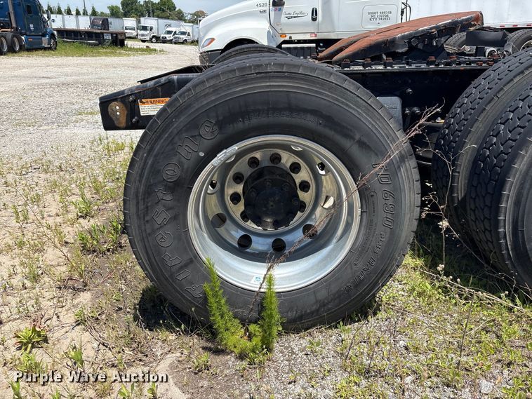 image for item EF1230 2012 Freightliner Cascadia semi truck