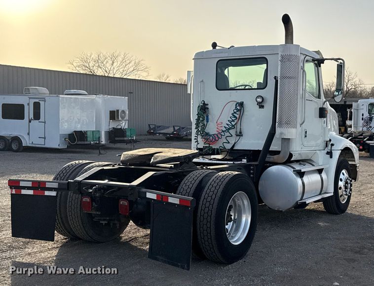 image for item EG1897 2006 International 9200i semi truck