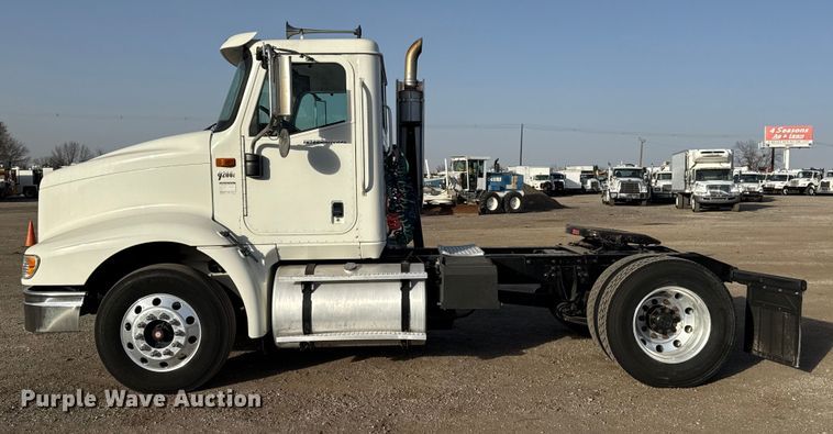 image for item EG1897 2006 International 9200i semi truck