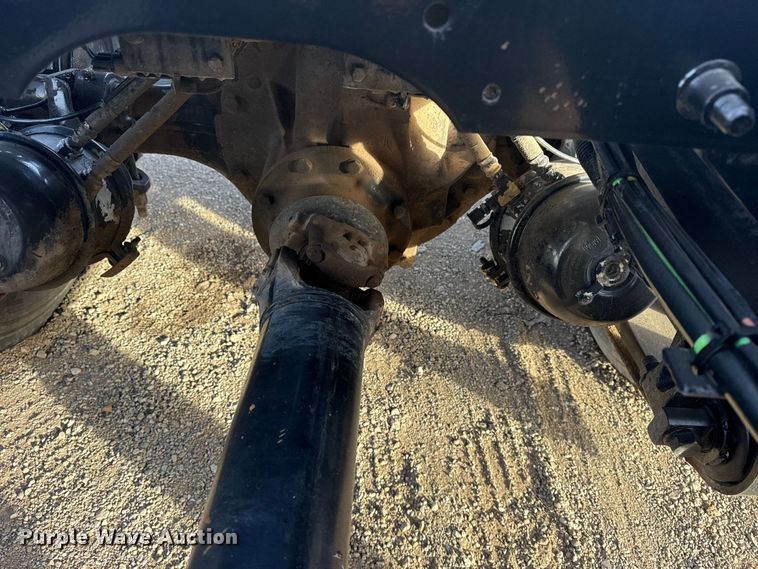 image for item EG1897 2006 International 9200i semi truck