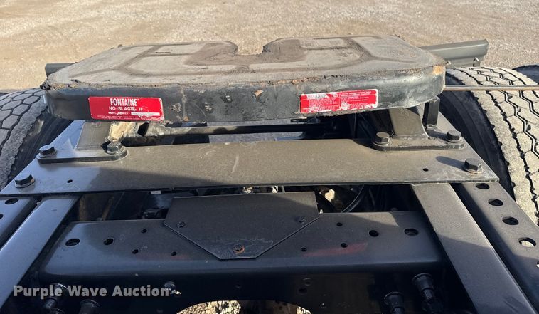 image for item EG1897 2006 International 9200i semi truck