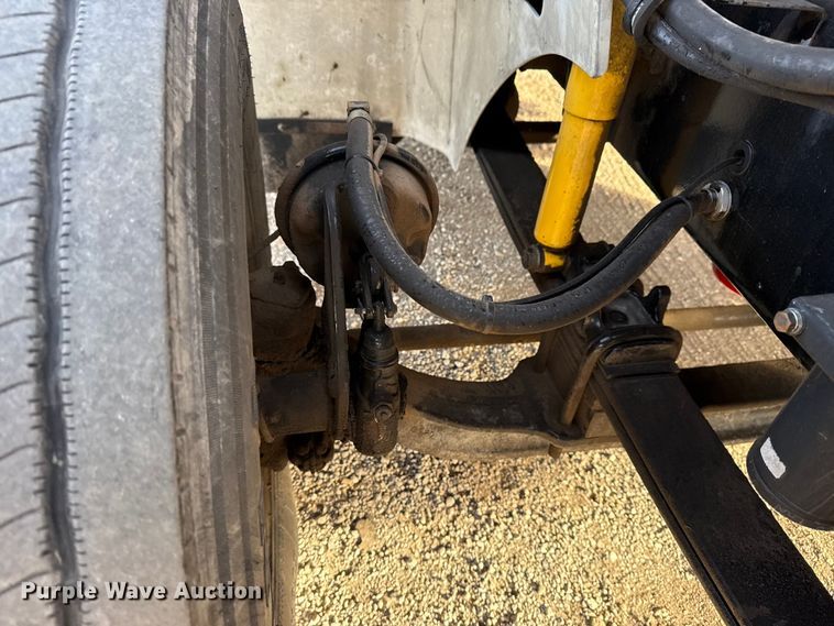image for item EG1897 2006 International 9200i semi truck