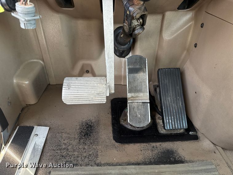 image for item EG1897 2006 International 9200i semi truck