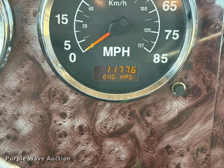 image for item EG1897 2006 International 9200i semi truck