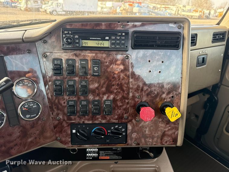 image for item EG1897 2006 International 9200i semi truck