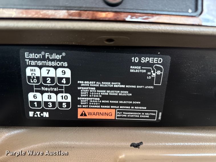 image for item EG1897 2006 International 9200i semi truck