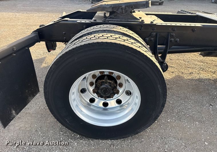 image for item EG1897 2006 International 9200i semi truck