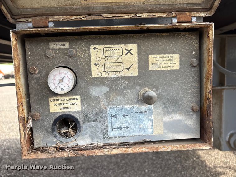 image for item EG9060 1999 Wabash dry van trailer