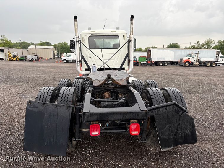 image for item EG9128 2013 Mack Pinnacle semi truck