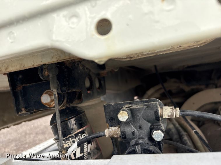 image for item EG9128 2013 Mack Pinnacle semi truck