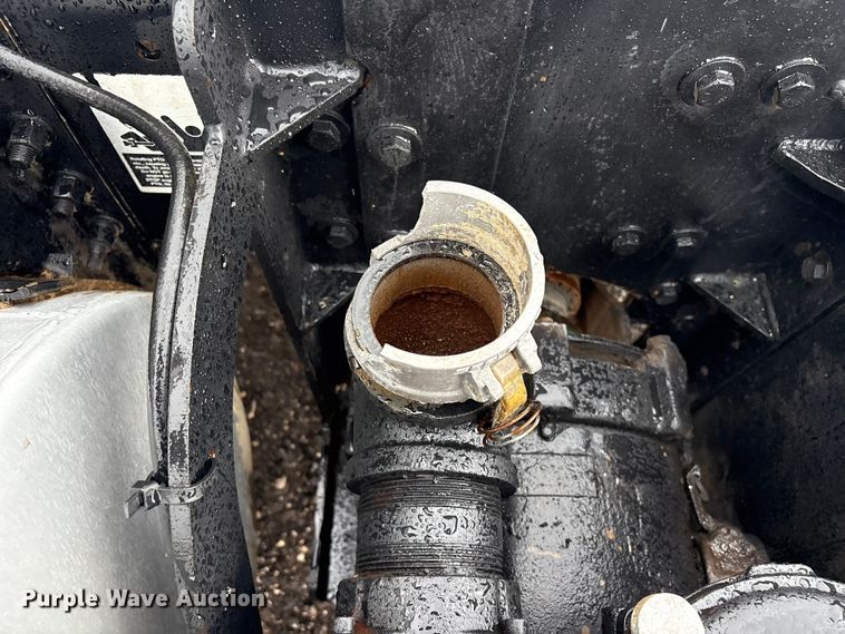 image for item EG9128 2013 Mack Pinnacle semi truck