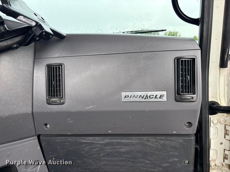 image for item EG9128 2013 Mack Pinnacle semi truck