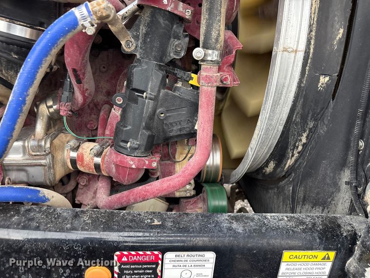 image for item EG9128 2013 Mack Pinnacle semi truck