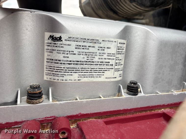 image for item EG9128 2013 Mack Pinnacle semi truck