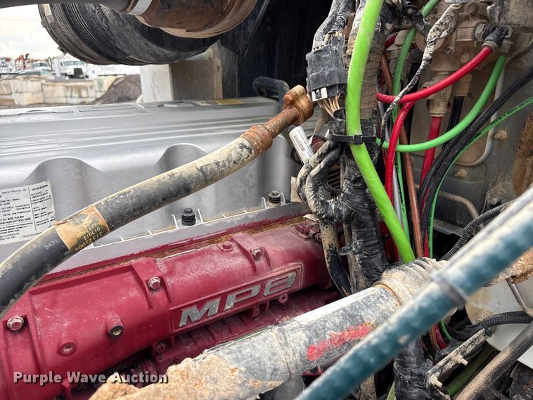 image for item EG9128 2013 Mack Pinnacle semi truck