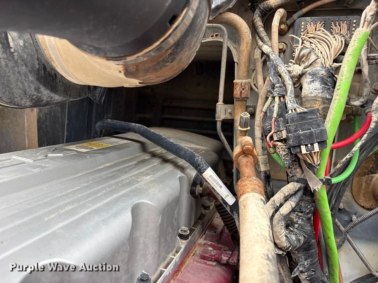 image for item EG9128 2013 Mack Pinnacle semi truck