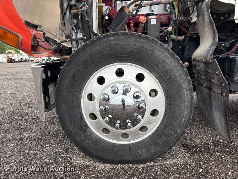 image for item EG9128 2013 Mack Pinnacle semi truck