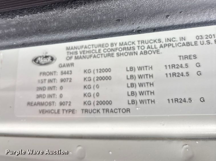 image for item EG9128 2013 Mack Pinnacle semi truck
