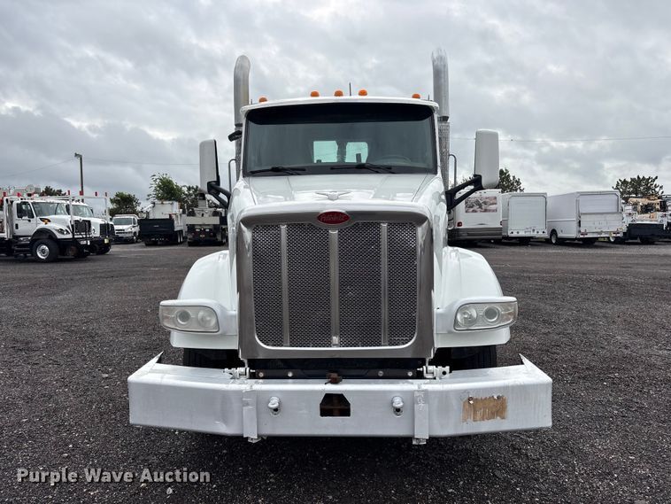 image for item EG9130 2015 Peterbilt 567 semi truck