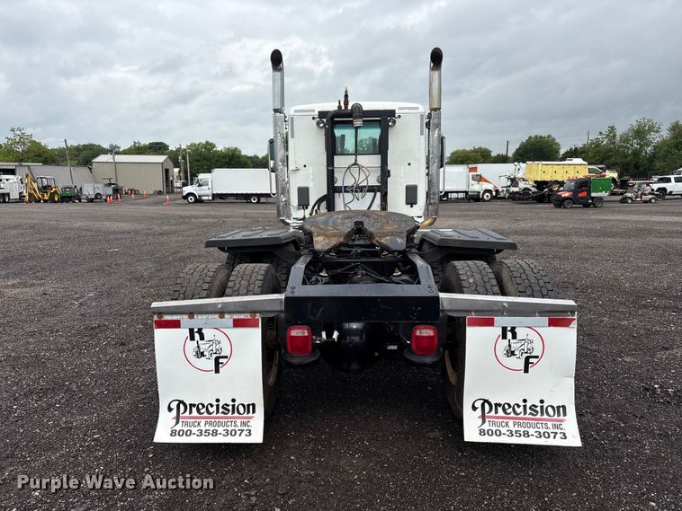 image for item EG9130 2015 Peterbilt 567 semi truck