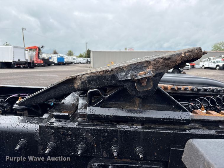 image for item EG9130 2015 Peterbilt 567 semi truck
