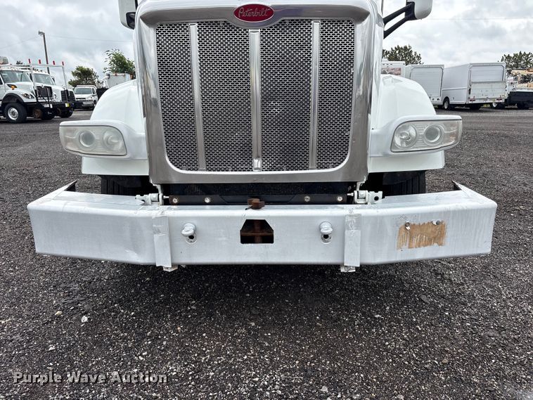 image for item EG9130 2015 Peterbilt 567 semi truck