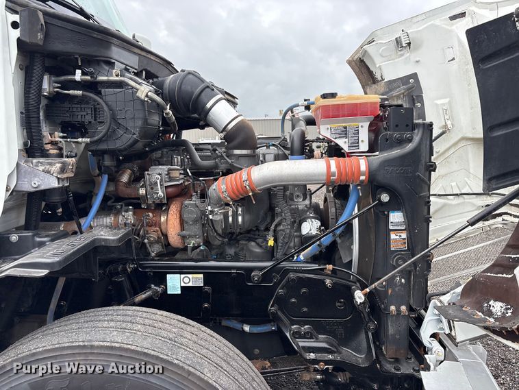 image for item EG9130 2015 Peterbilt 567 semi truck