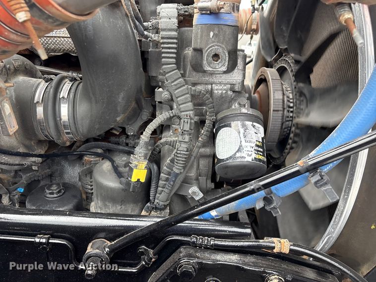 image for item EG9130 2015 Peterbilt 567 semi truck