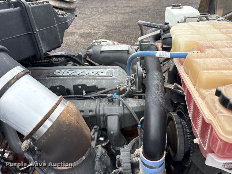 image for item EG9130 2015 Peterbilt 567 semi truck