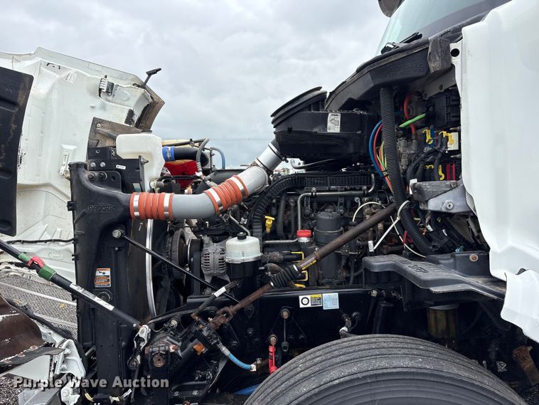 image for item EG9130 2015 Peterbilt 567 semi truck