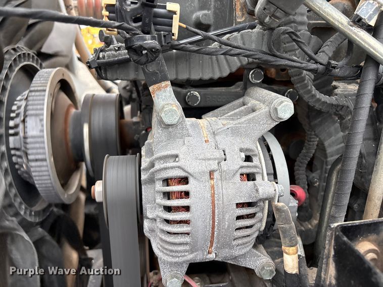 image for item EG9130 2015 Peterbilt 567 semi truck