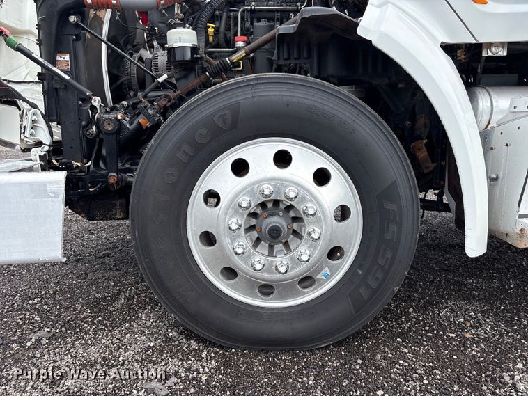 image for item EG9130 2015 Peterbilt 567 semi truck