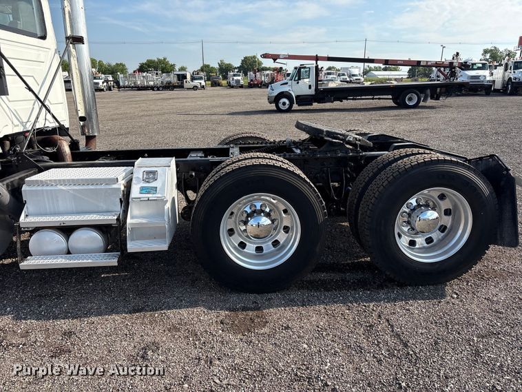image for item EG9156 2011 International LoneStar semi truck