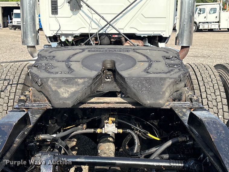 image for item EG9156 2011 International LoneStar semi truck
