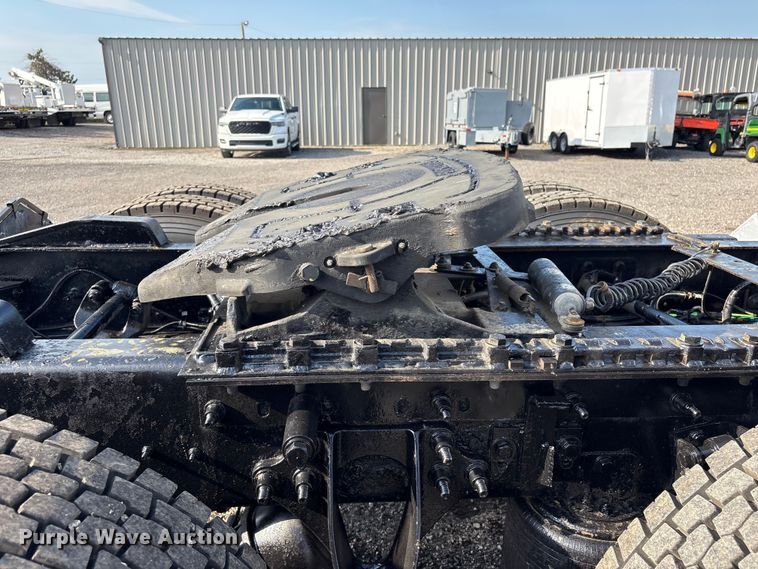 image for item EG9156 2011 International LoneStar semi truck