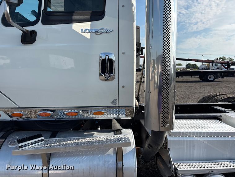 image for item EG9156 2011 International LoneStar semi truck