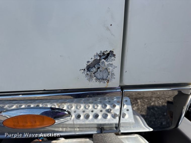 image for item EG9156 2011 International LoneStar semi truck