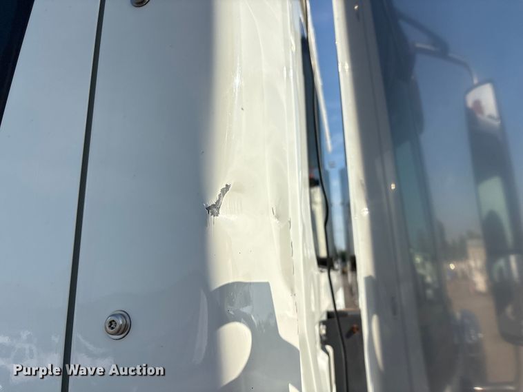 image for item EG9156 2011 International LoneStar semi truck