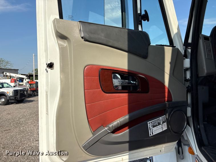 image for item EG9156 2011 International LoneStar semi truck