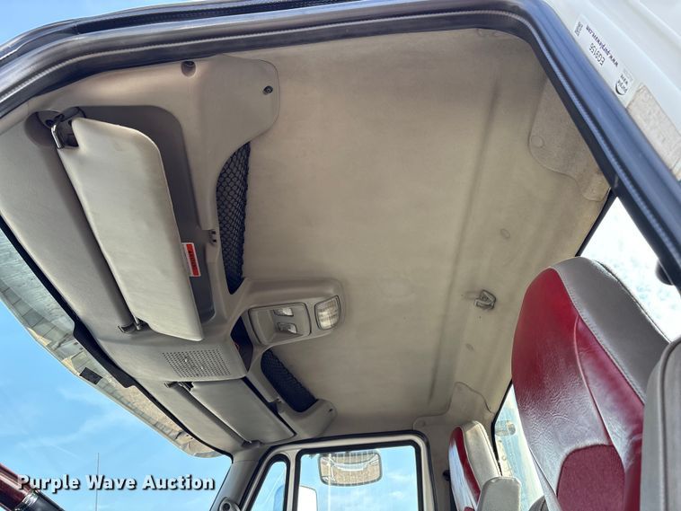 image for item EG9156 2011 International LoneStar semi truck