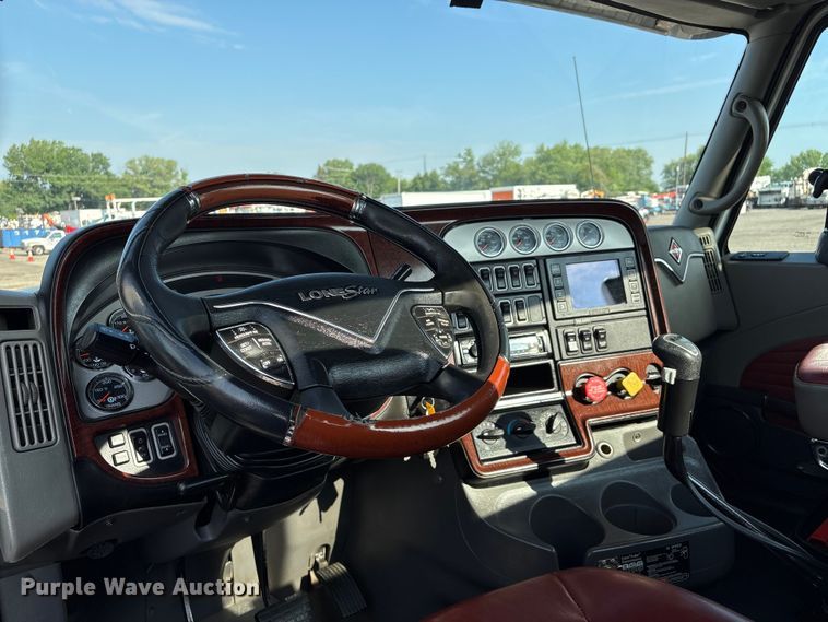 image for item EG9156 2011 International LoneStar semi truck