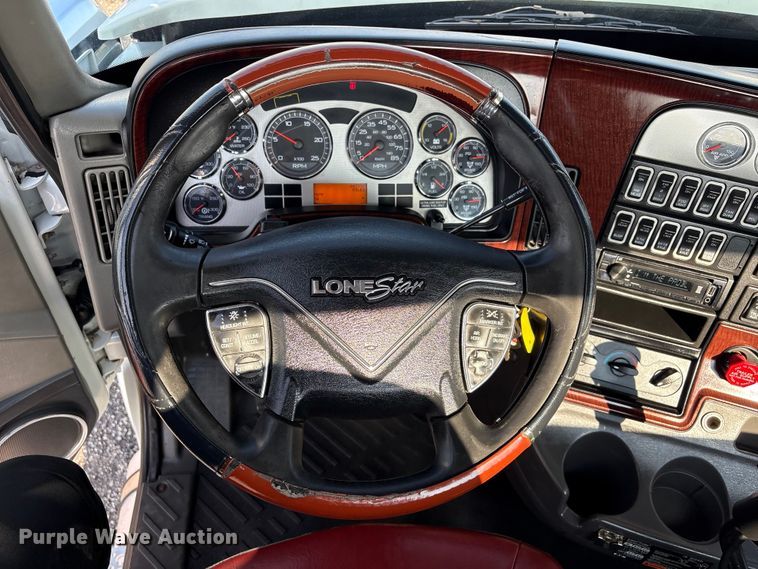 image for item EG9156 2011 International LoneStar semi truck