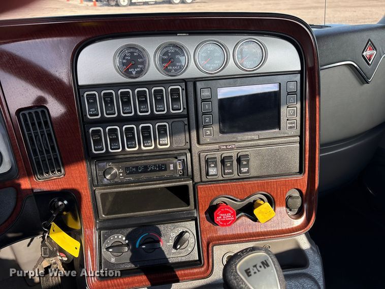 image for item EG9156 2011 International LoneStar semi truck