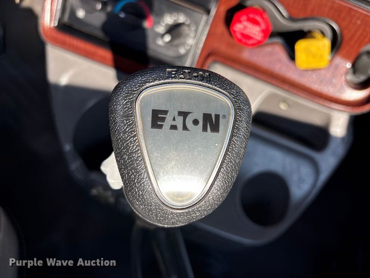 image for item EG9156 2011 International LoneStar semi truck
