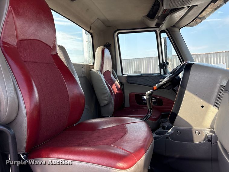 image for item EG9156 2011 International LoneStar semi truck