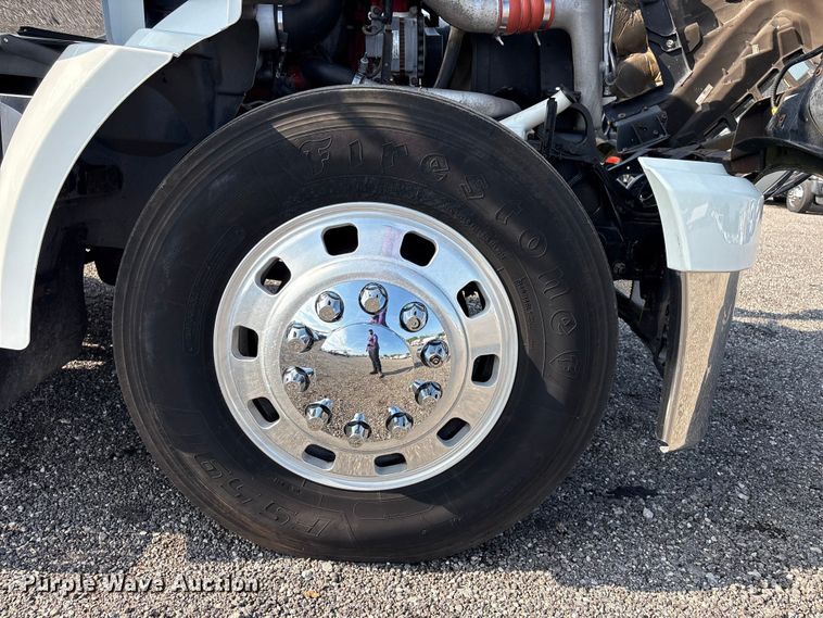 image for item EG9156 2011 International LoneStar semi truck